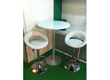 bar table and chairs 370x370